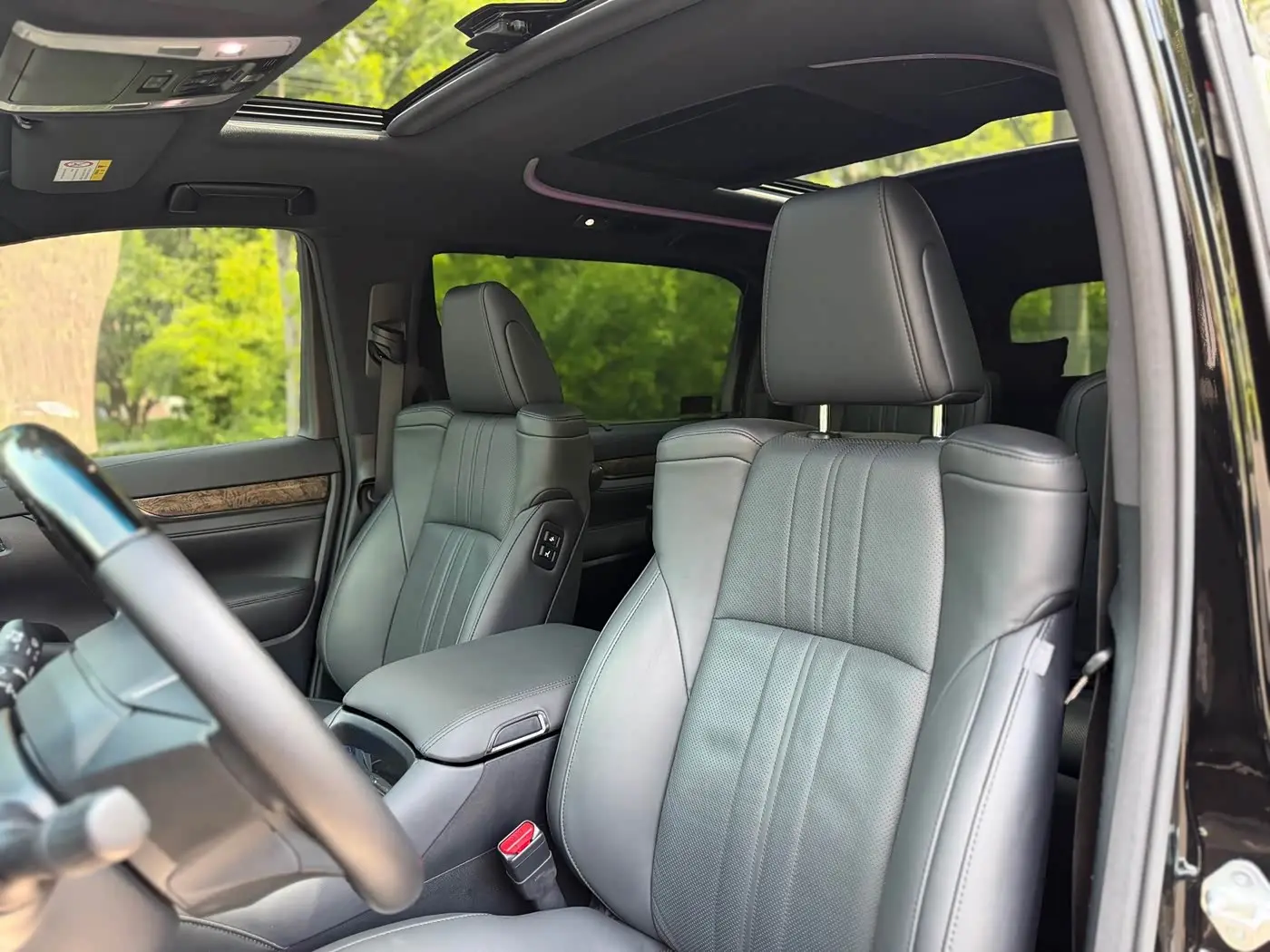 Toyota Alphard 2021 — Photo 13/20
