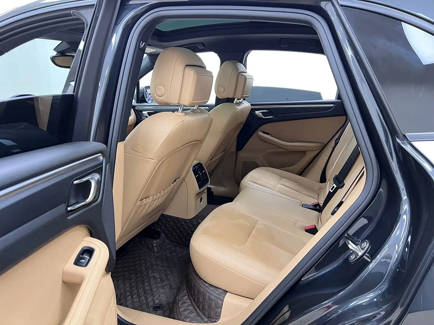 Porsche Macan 2018 — Фото 9/20