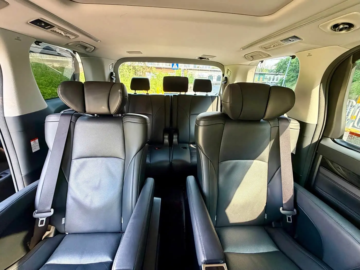 Toyota Vellfire 2022 — Photo 17/17