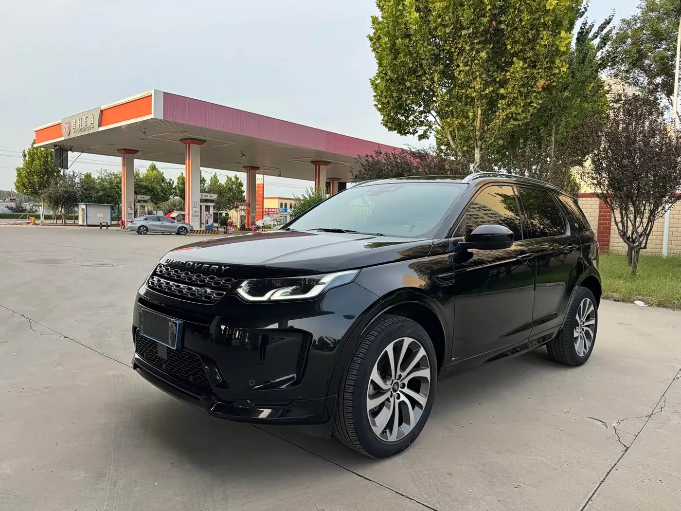 Land Rover Discovery Sport 2022 — Фото 1/18
