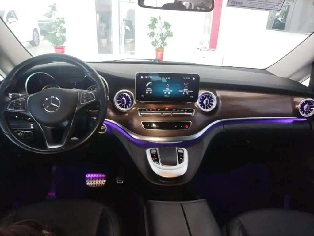 Mercedes-Benz V-Class 2022 — Photo 6/20
