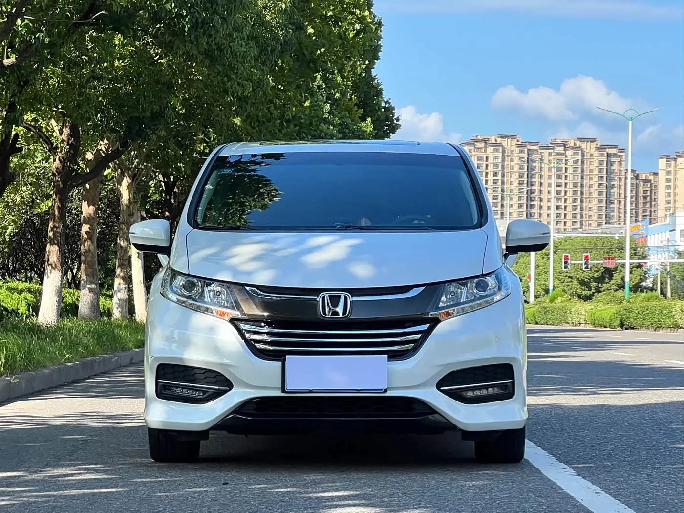 Honda Odyssey 2018 — ფოტო 2/20