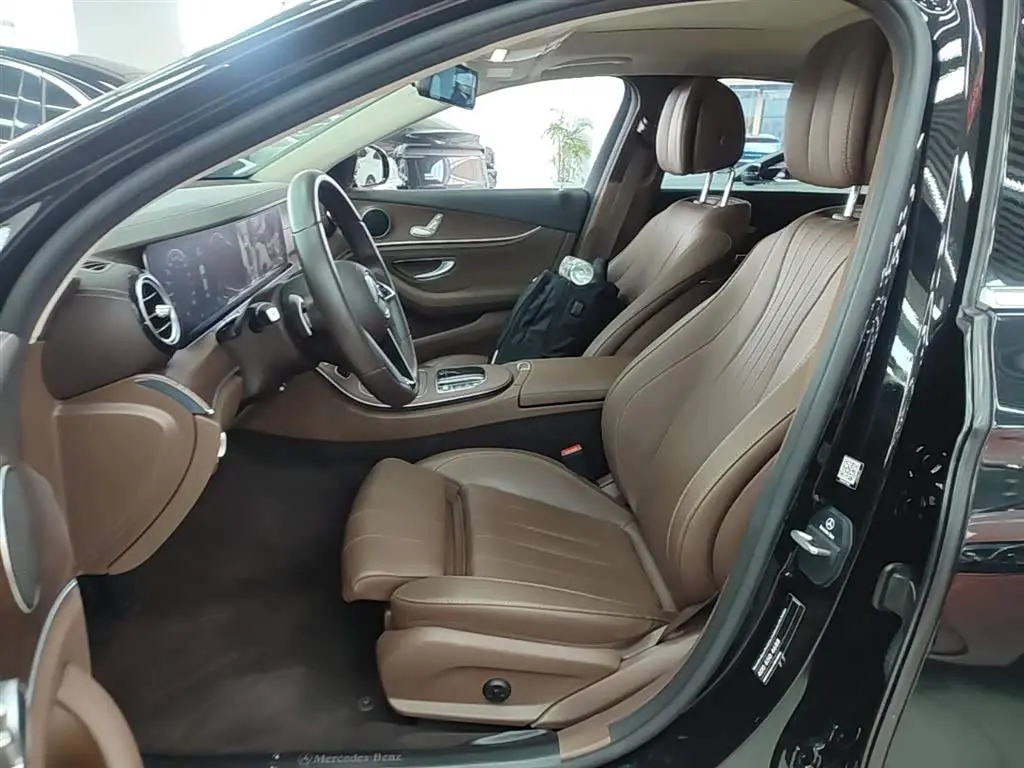 Mercedes-Benz E-Class 2023 — Photo 15/20