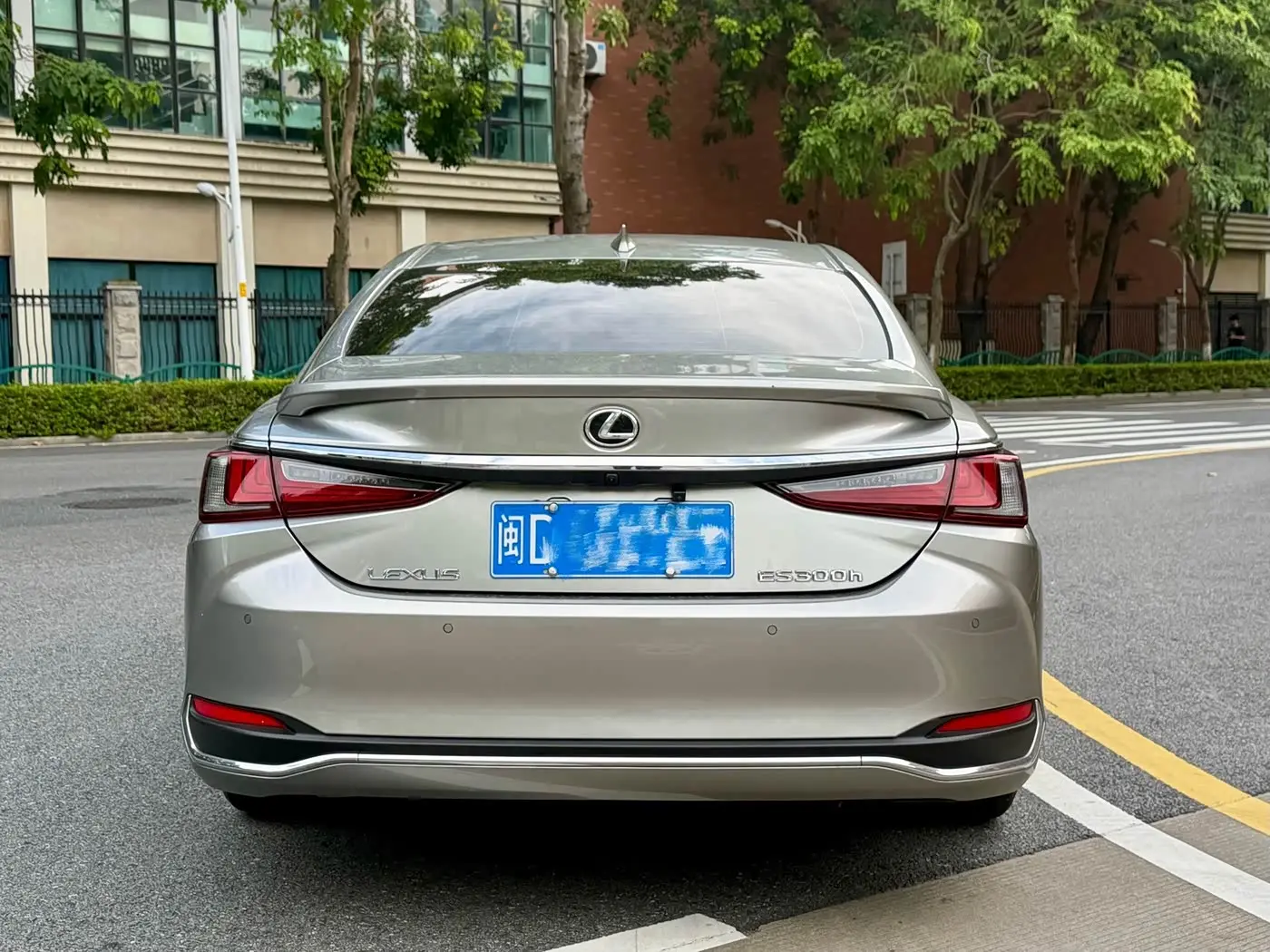 Lexus ES 2022 — Photo 5/12
