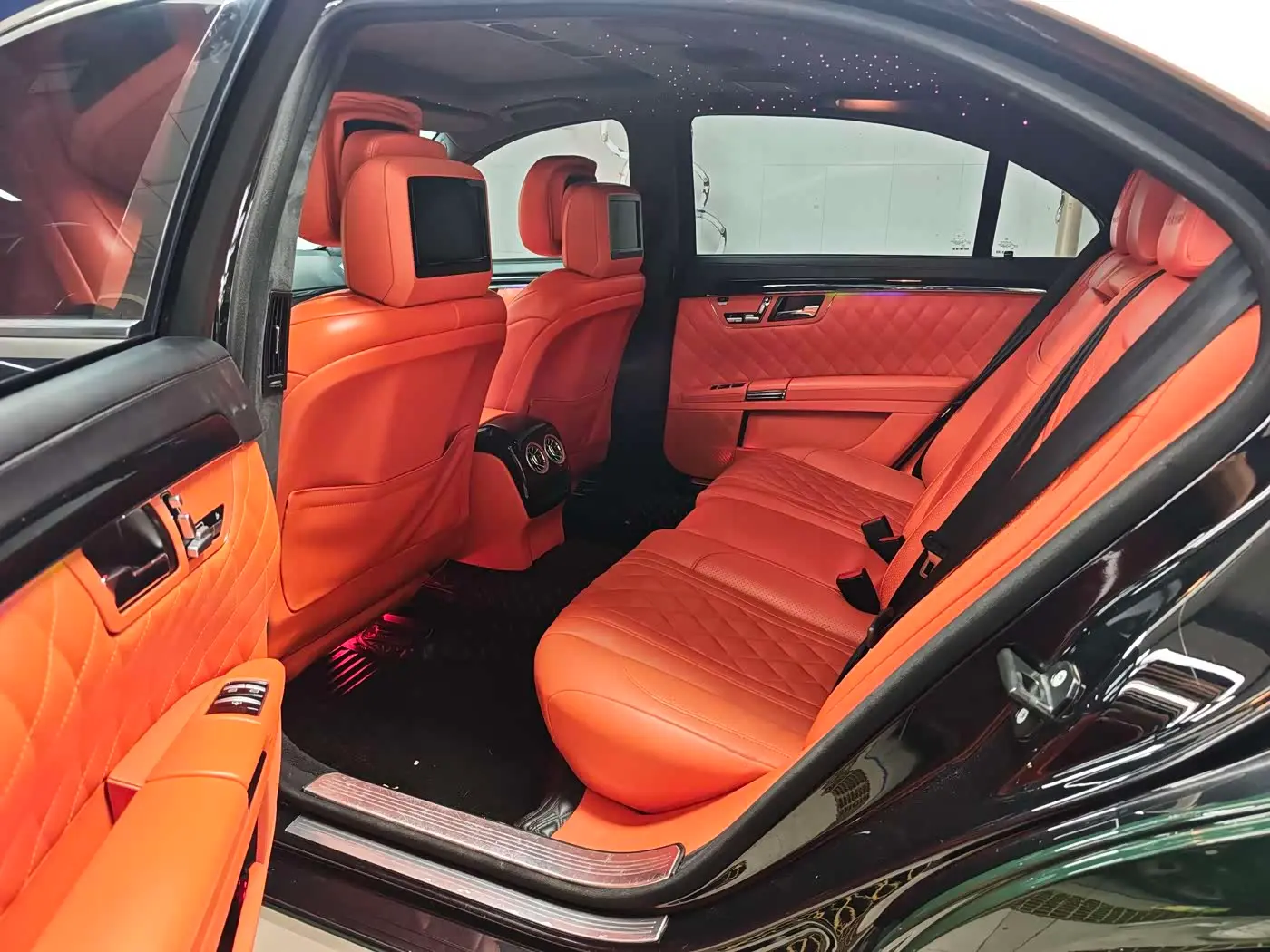 Mercedes-Benz S-Class 2011 — Photo 11/18