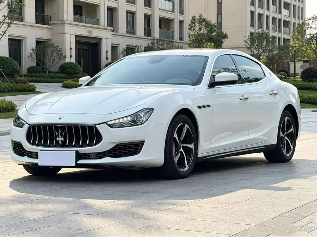 Maserati Ghibli 2021 — Фото 1/9
