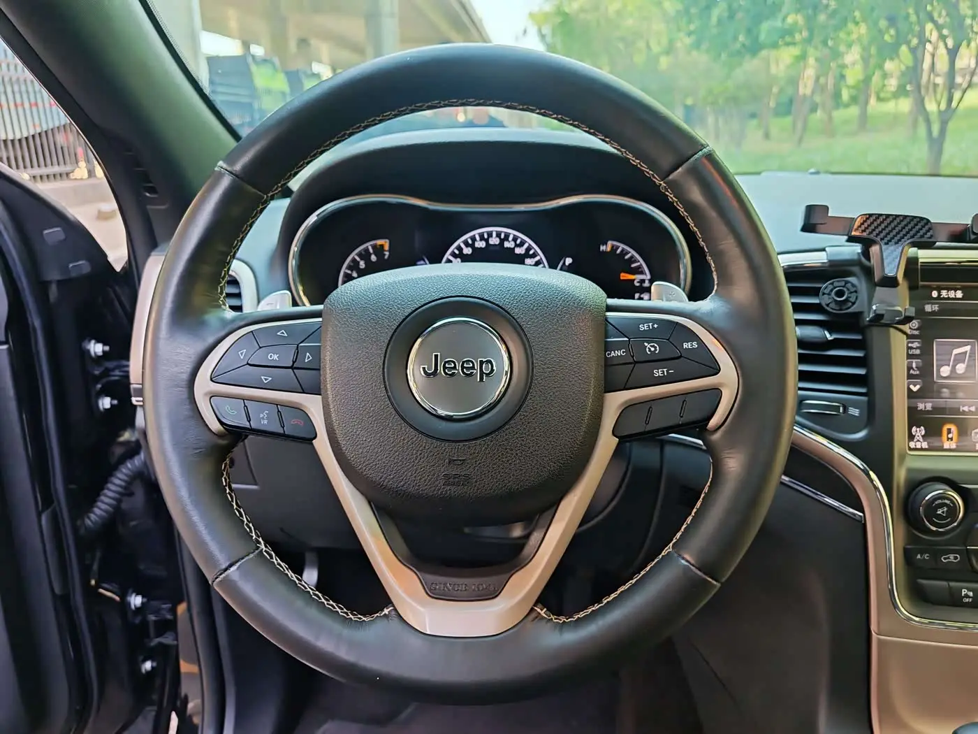 Jeep Grand Cherokee 2017 — Photo 8/14