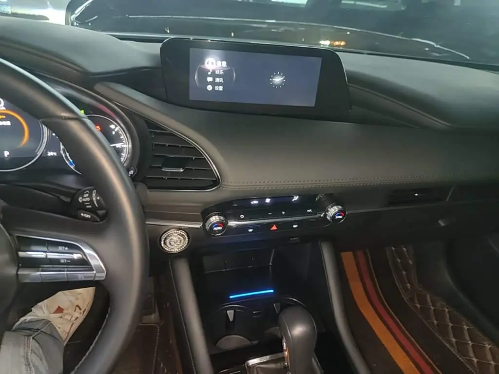 Mazda Mazda3 Axela 2025 — Photo 13/20