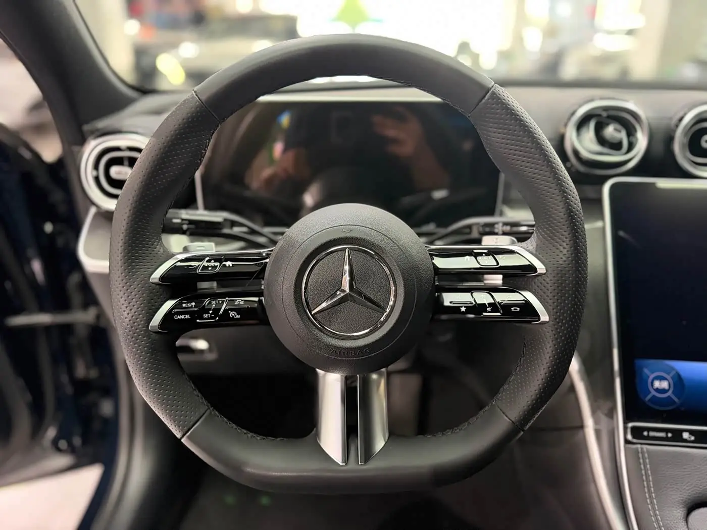 Mercedes-Benz C-Class 2024 — Photo 7/16