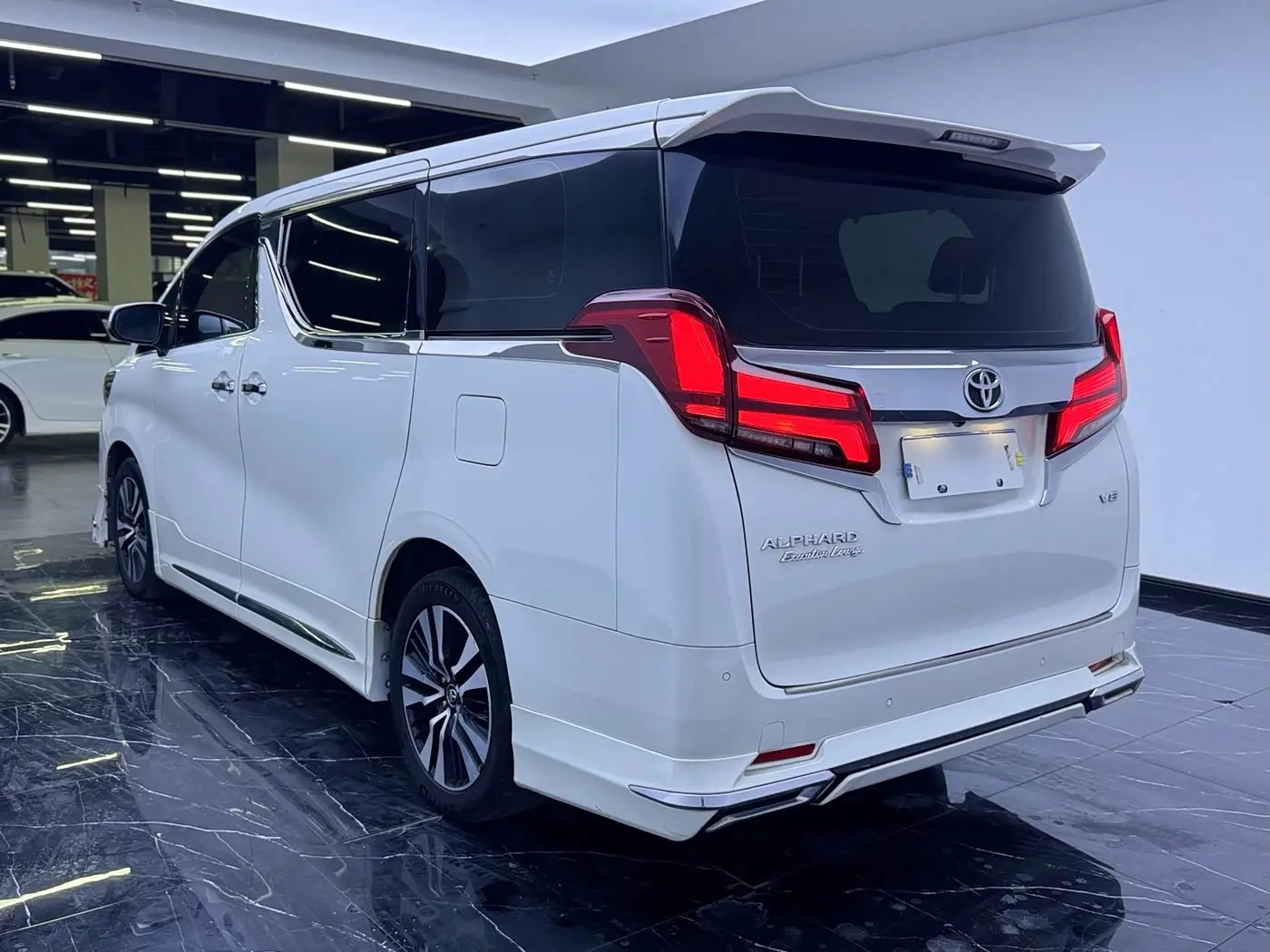 Toyota Alphard 2019 — Şəkil 17/17