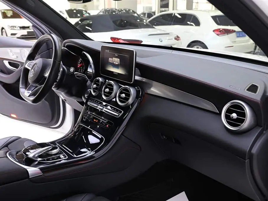 Mercedes-Benz GLC AMG 2018 — Photo 17/20