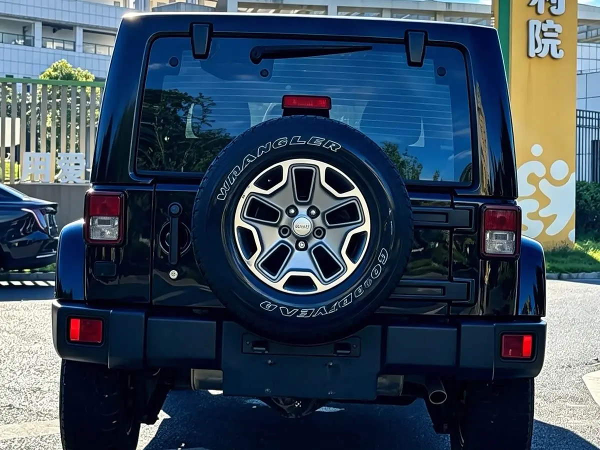 Jeep Wrangler 2017 — Фото 7/10