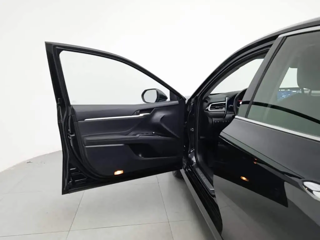 Toyota Camry 2021 — Şəkil 8/20