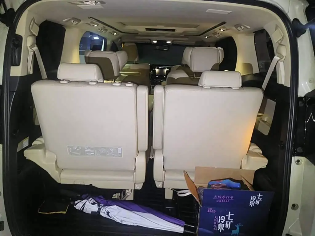 Toyota Alphard 2018 — Photo 5/13