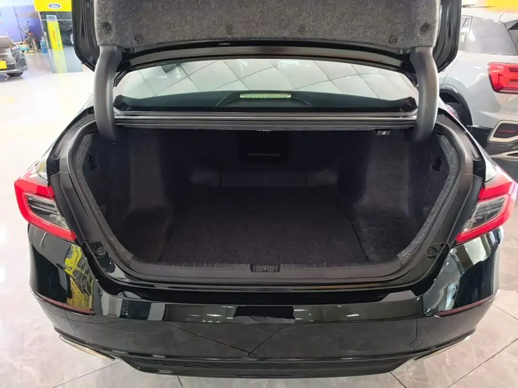 Honda Accord 2022 — Фото 19/20