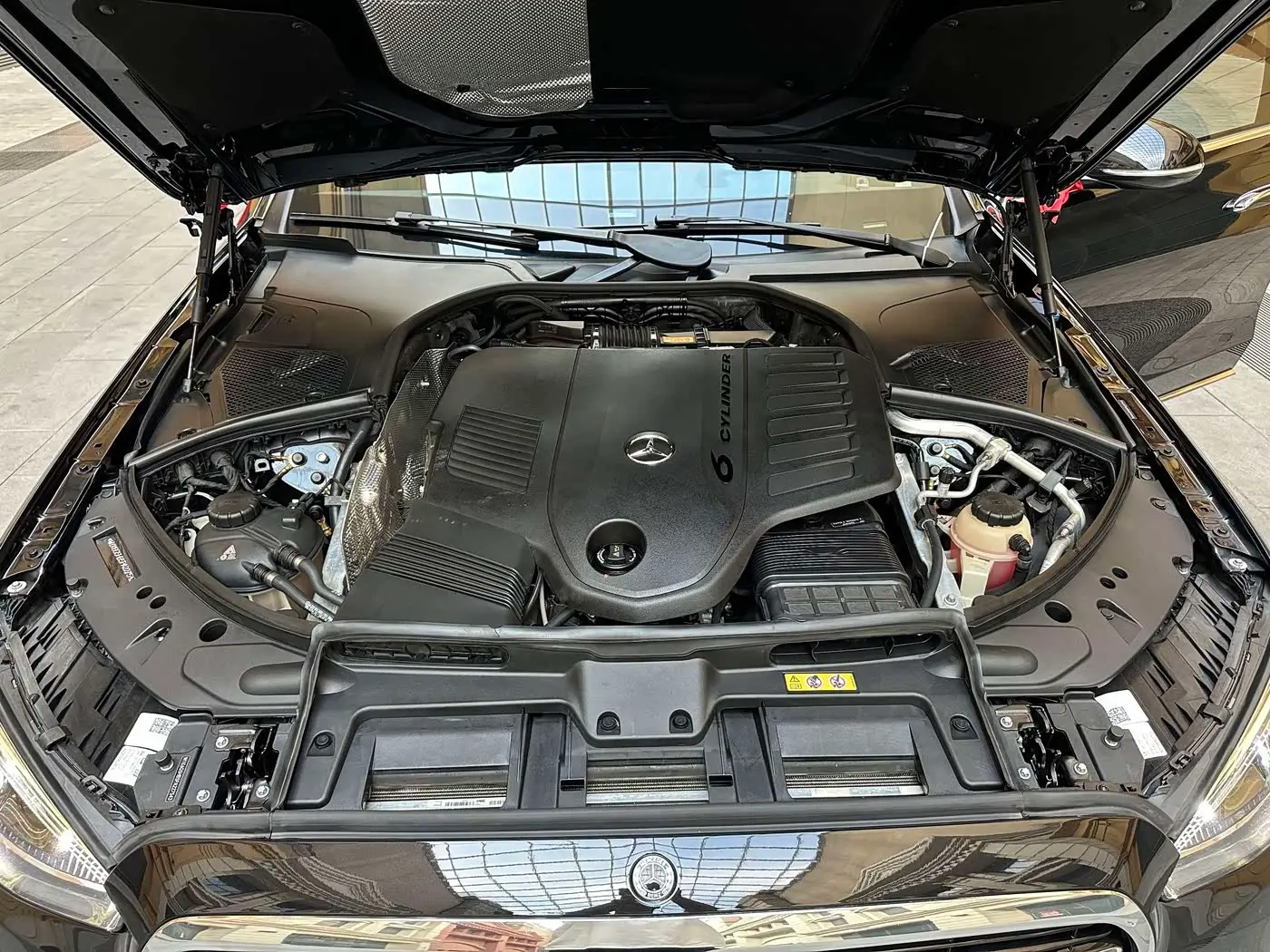 Mercedes-Benz S-Class 2023 — Photo 16/20