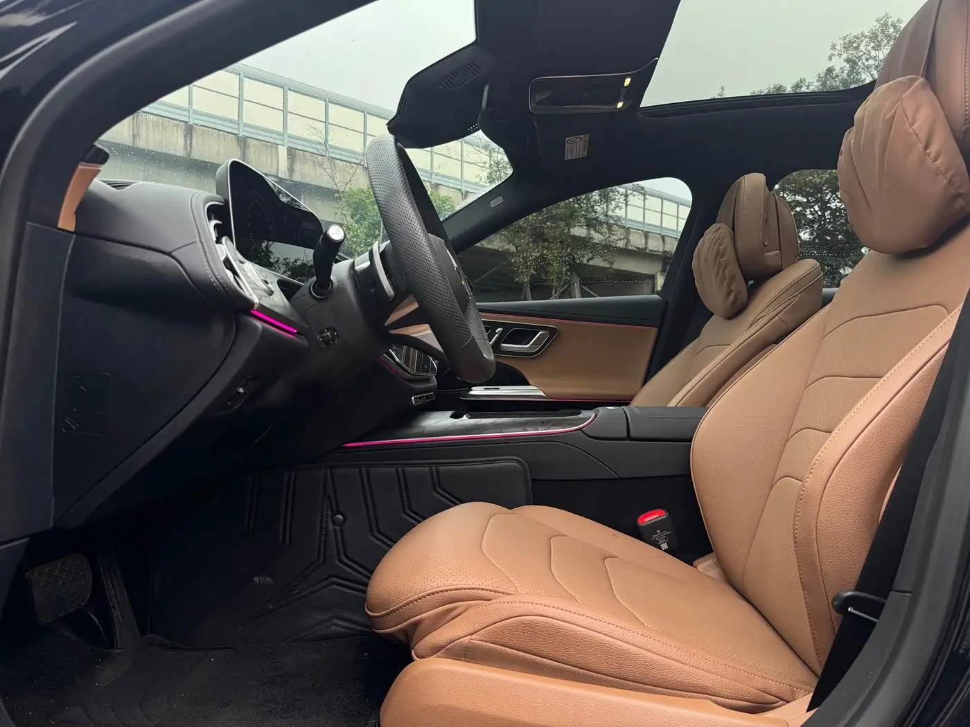 Mercedes-Benz E-Class 2024 — Photo 8/20