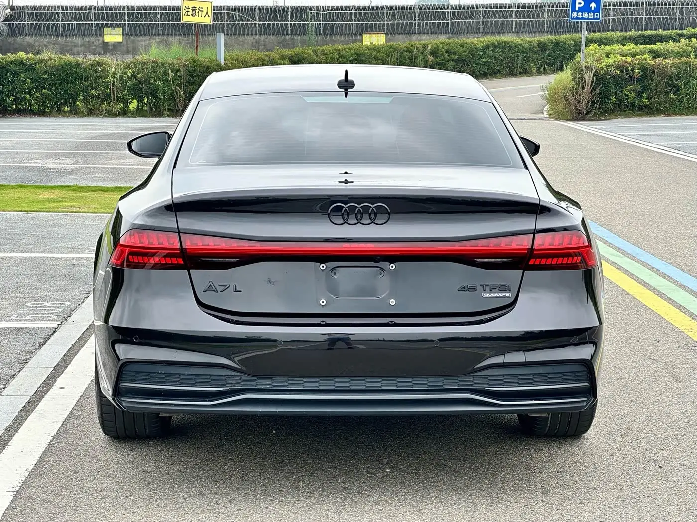 Audi A7L 2023 — Photo 6/20