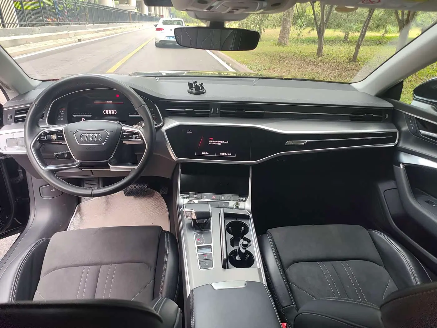 Audi A7L 2024 — Photo 9/15