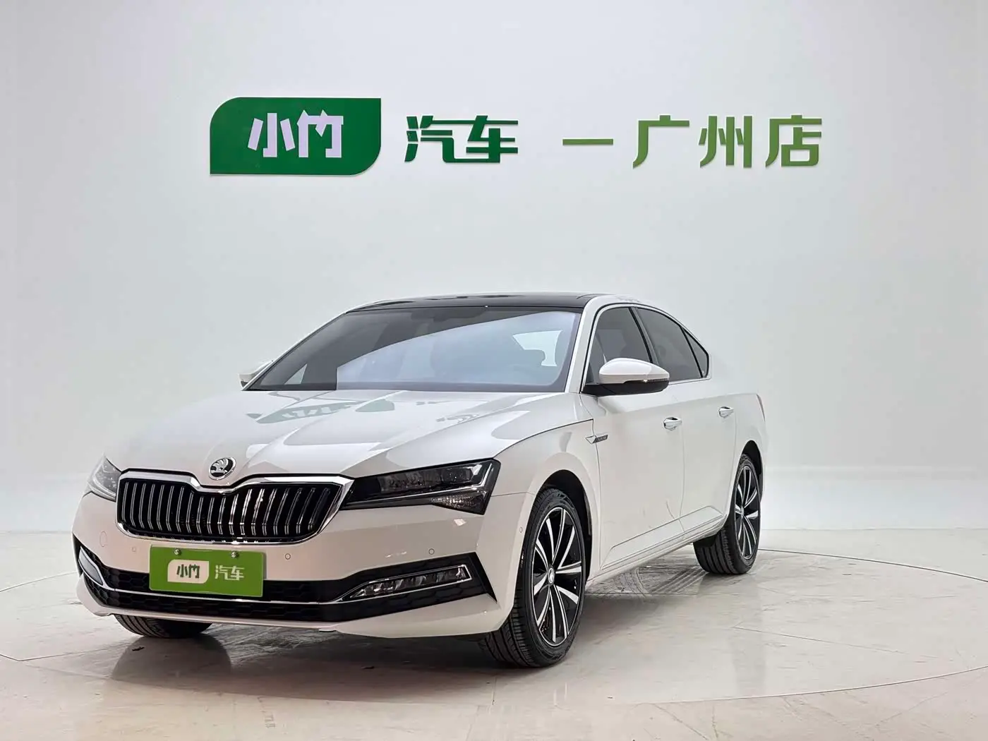 Škoda Superb 2023 — Photo 1/20