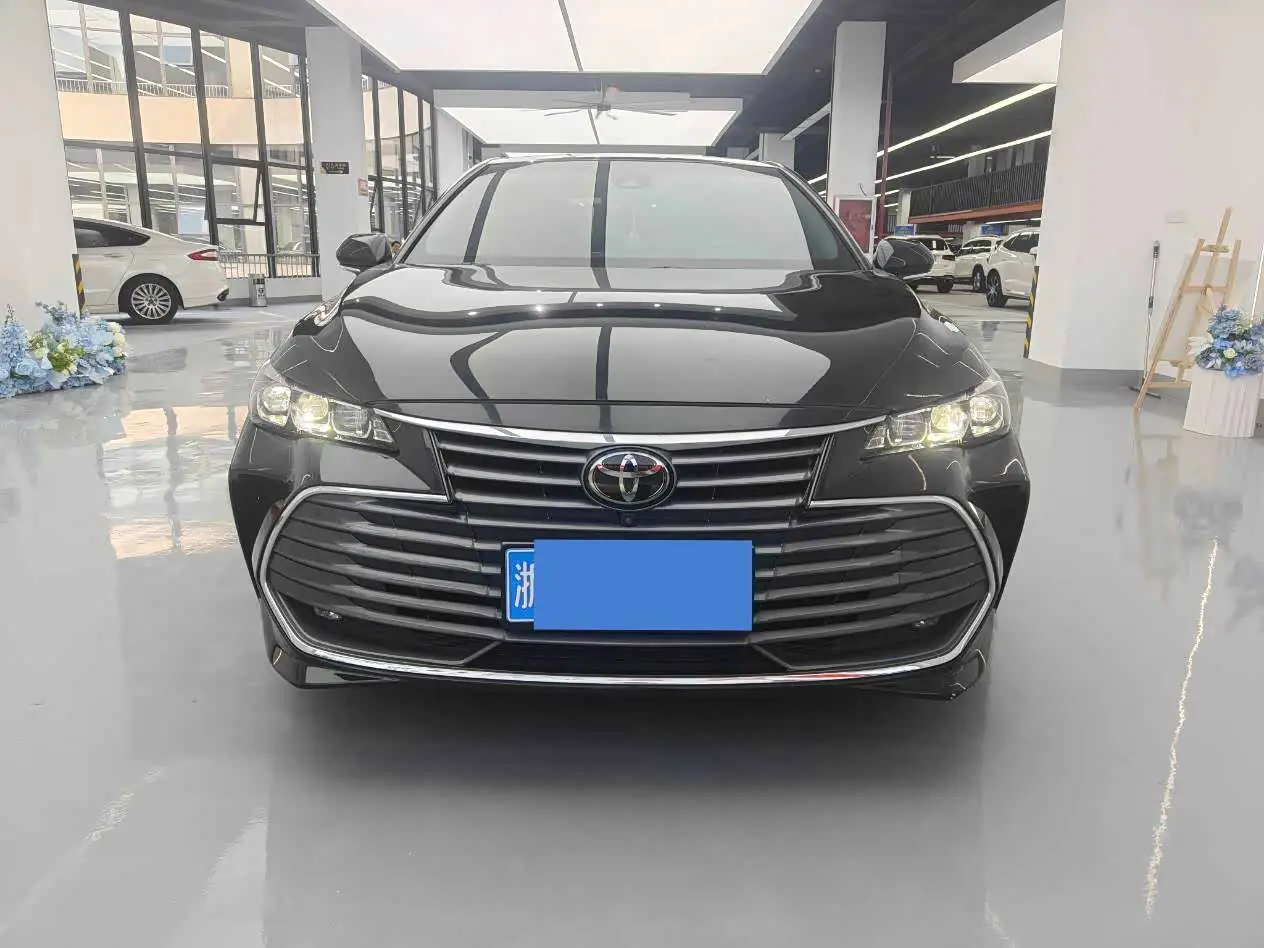 Toyota Avalon 2020 — Фото 2/14