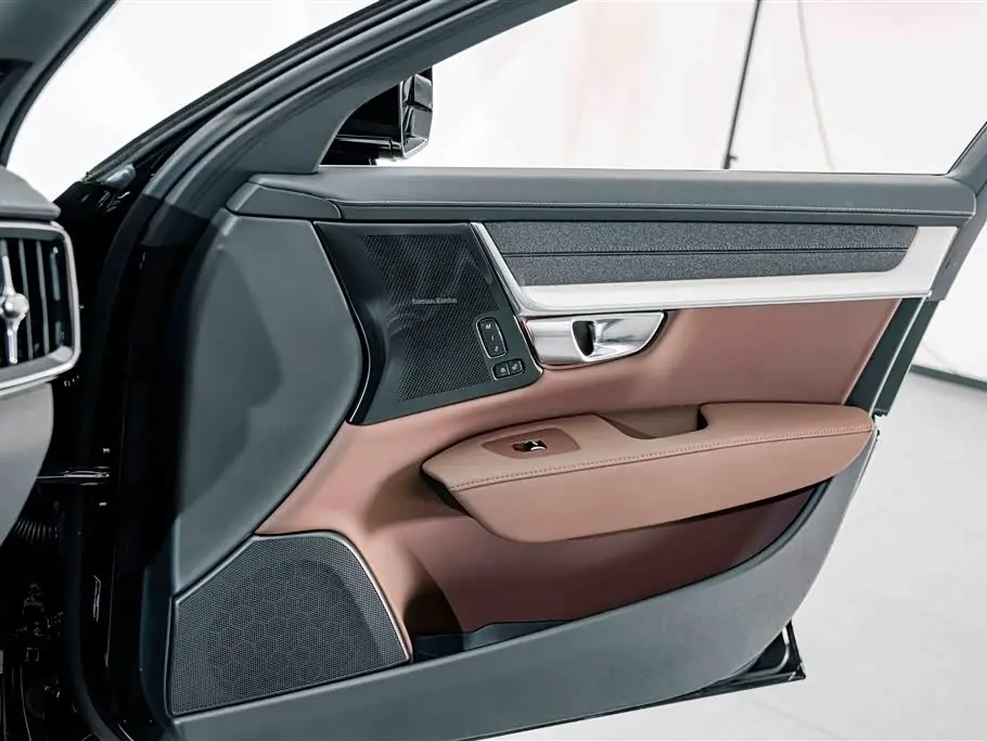 Volvo S90 2025 — Photo 15/20