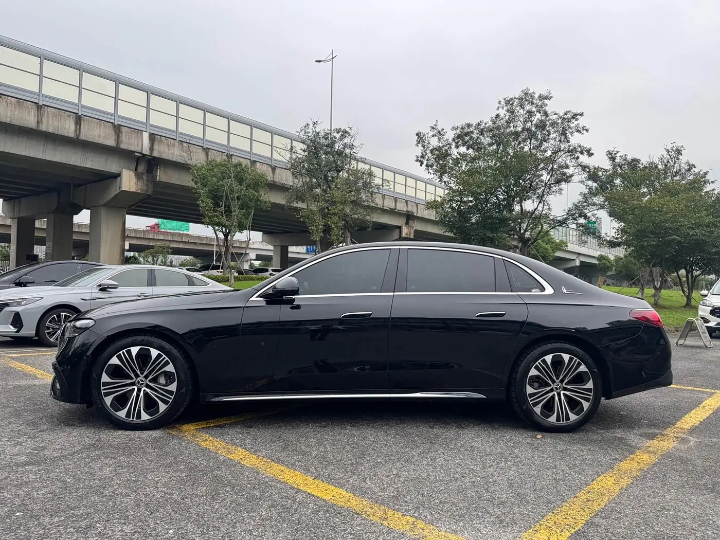 Mercedes-Benz E-Class 2024 — Photo 6/20