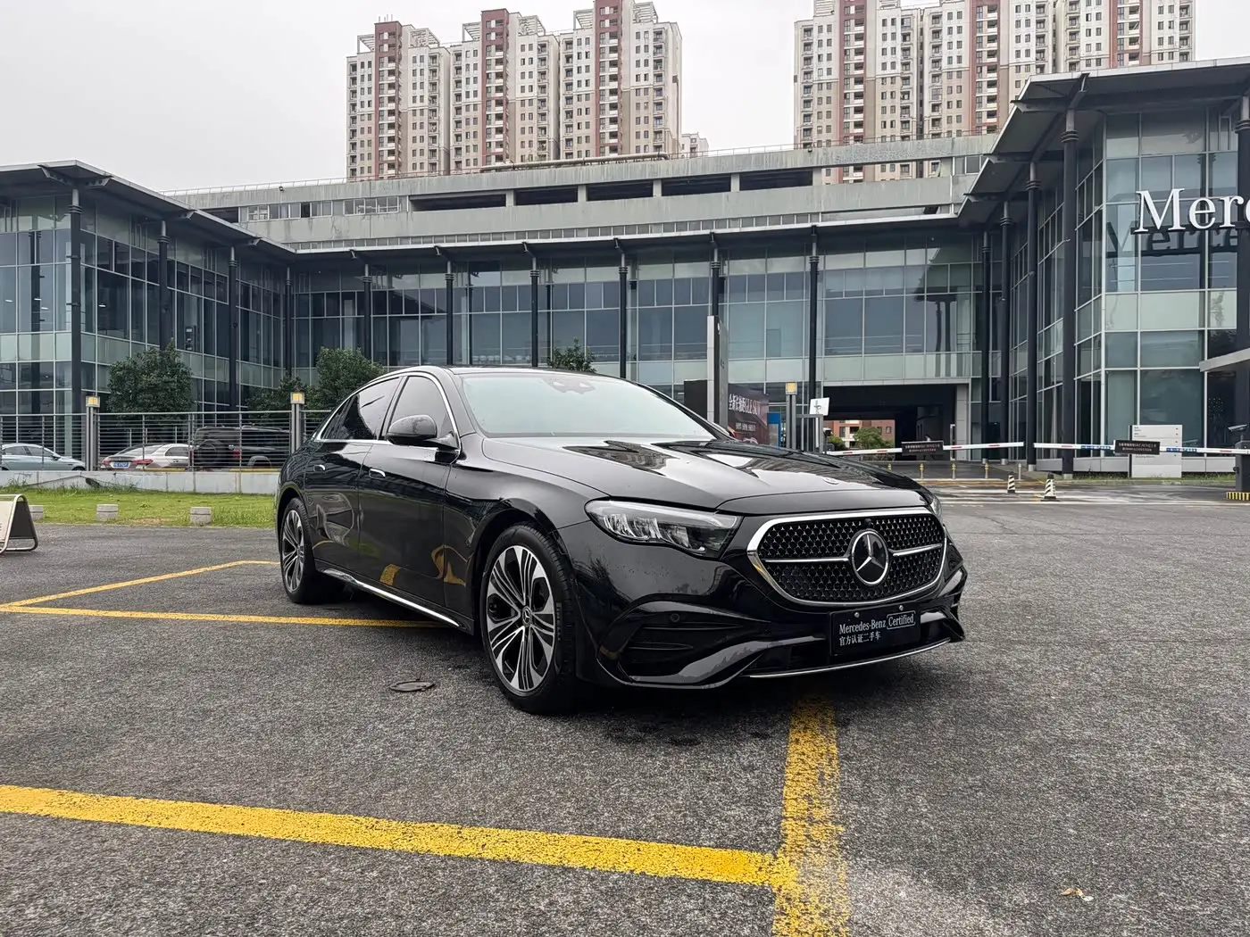 Mercedes-Benz E-Class 2024 — Photo 3/20