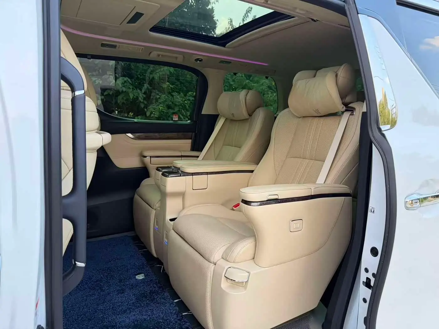 Toyota Vellfire 2023 — Фото 10/13