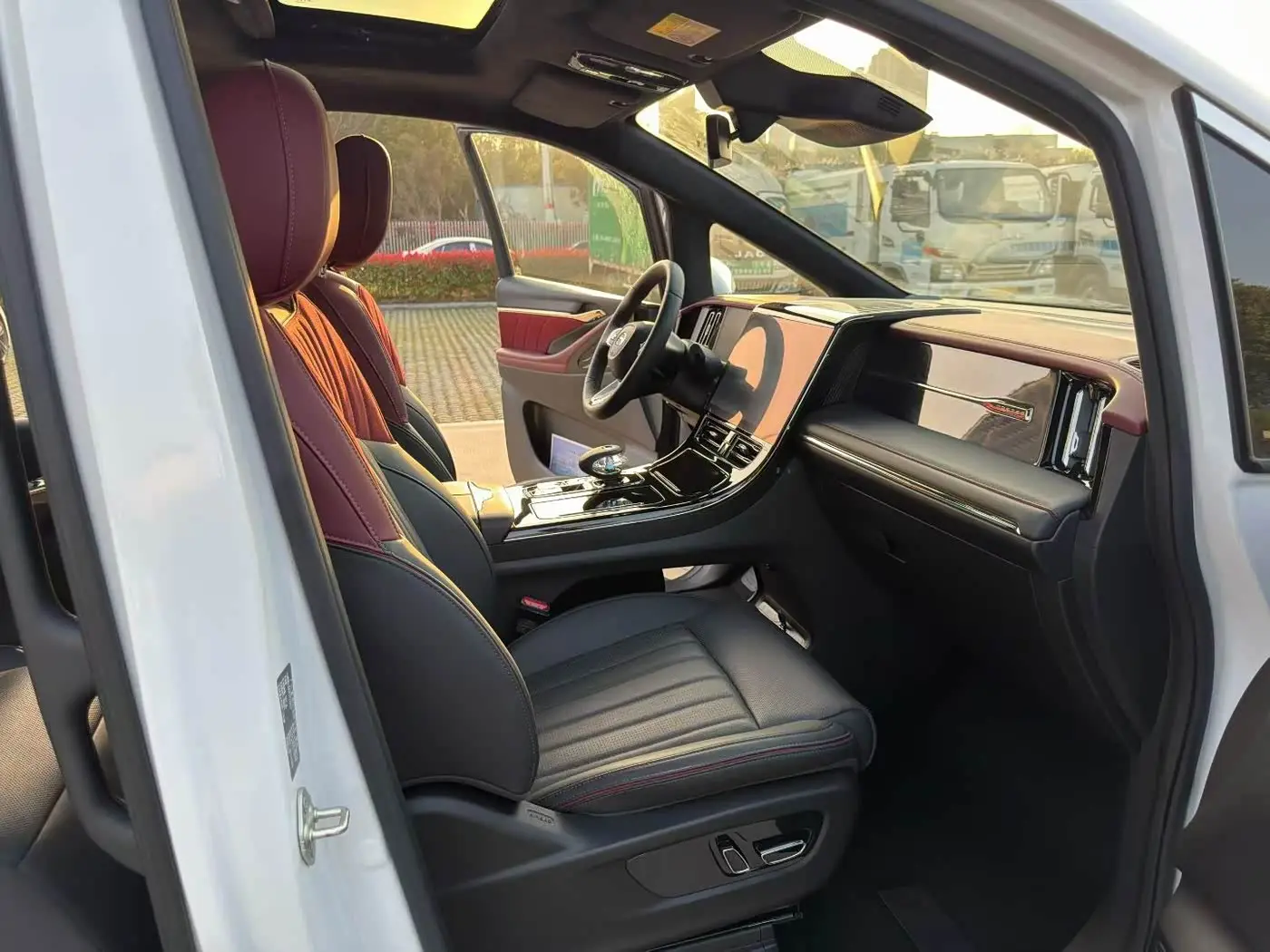 GAC Trumpchi Trumpchi M8 2024 — Photo 9/18