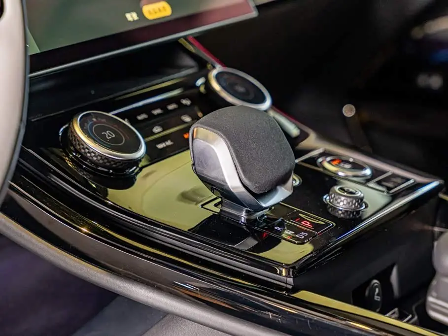 Land Rover Range Rover Sport PHEV 2024 — Photo 15/20
