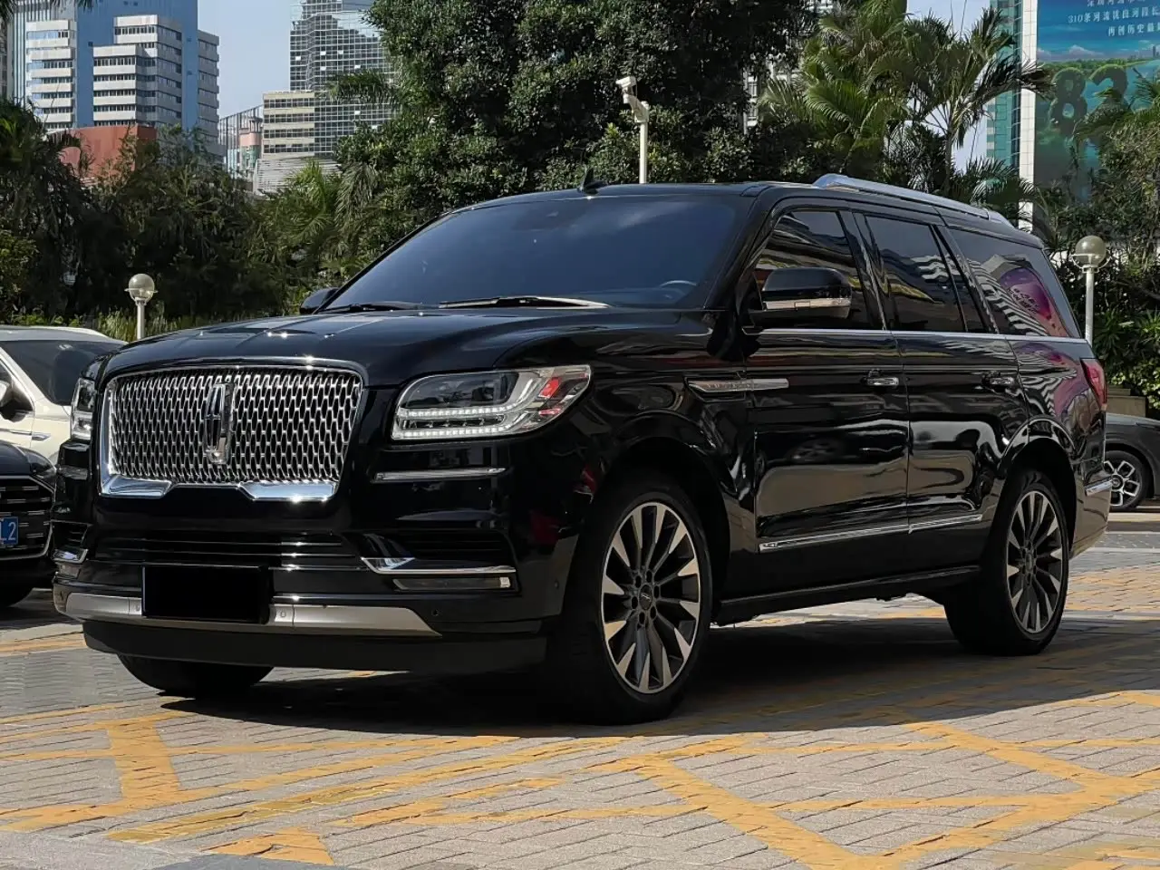 Lincoln Navigator 2019 — Фото 3/19