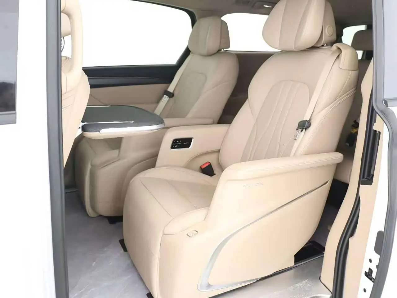 Buick GL8 New Energy 2025 — Photo 11/16