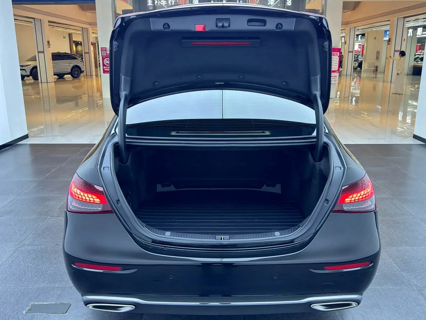 Mercedes-Benz E-Class 2023 — Şəkil 13/17