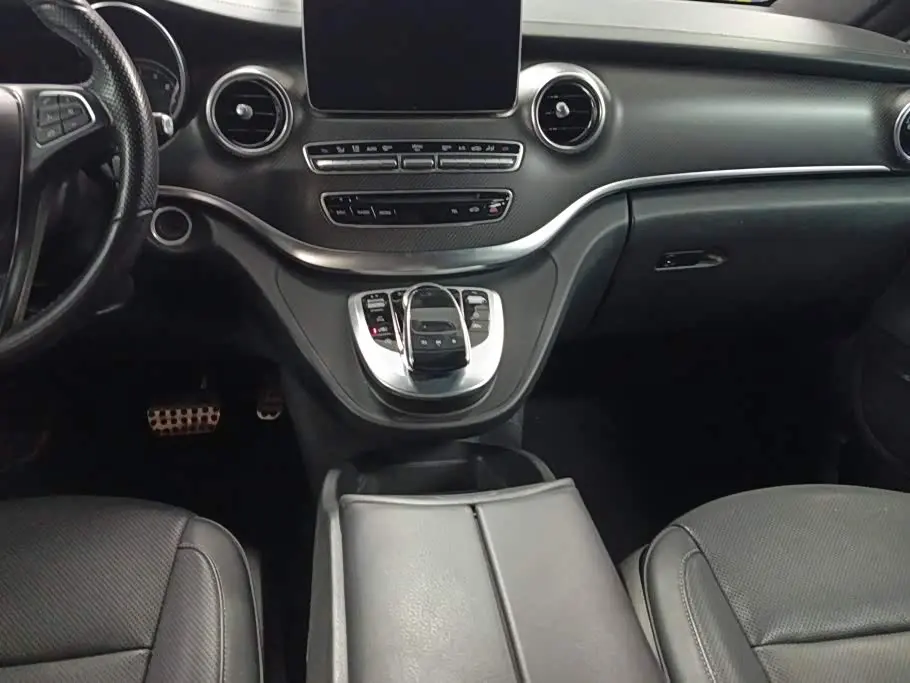 Mercedes-Benz V-Class 2021 — Photo 16/16