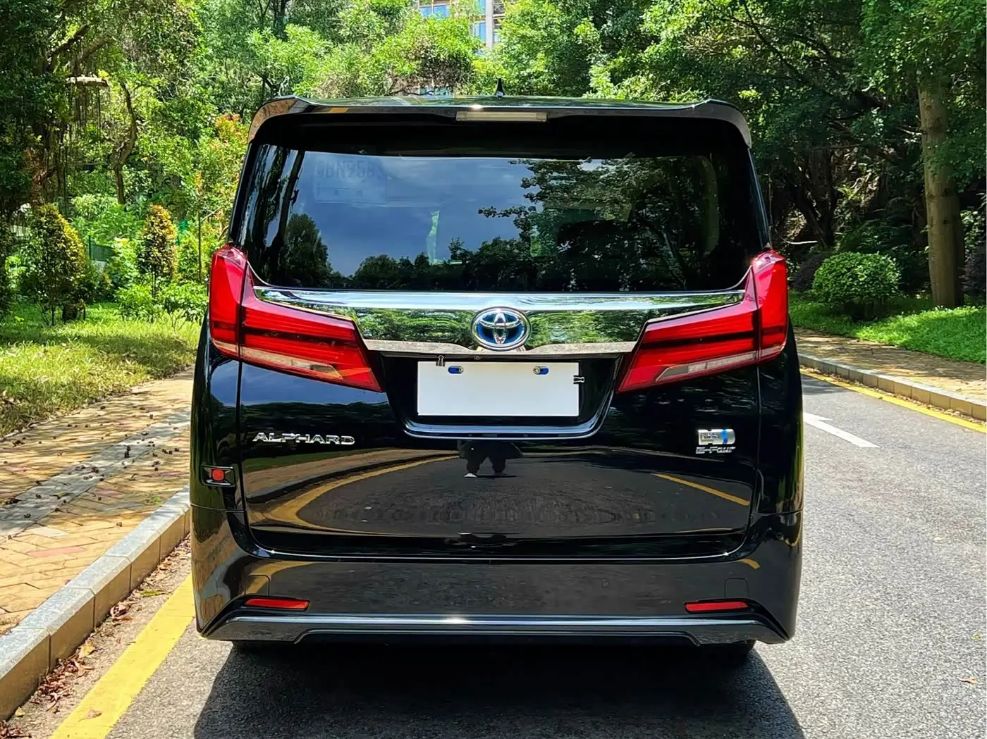 Toyota Alphard 2021 — Photo 10/12