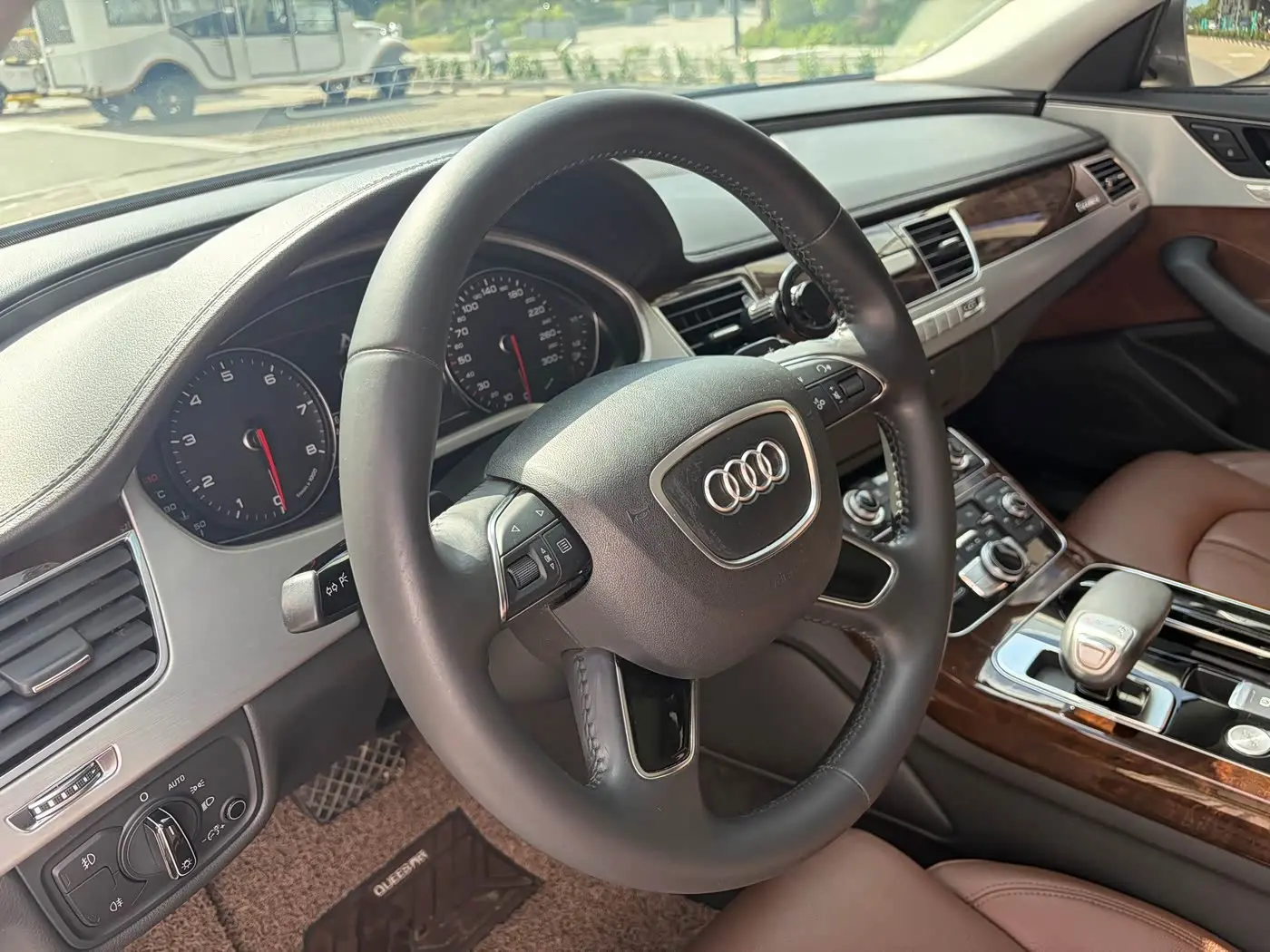 Audi A8 2014 — Фото 12/20