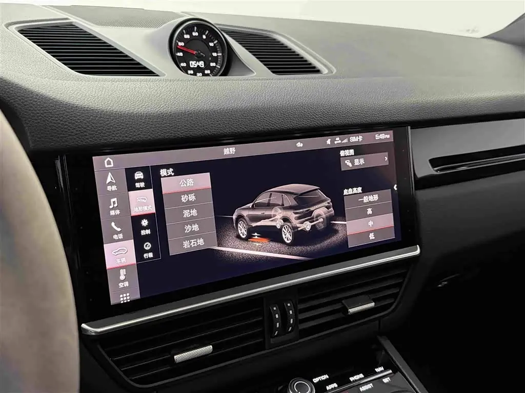 Porsche Cayenne 2021 — Photo 16/20
