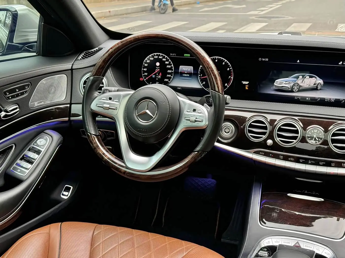 Mercedes-Benz Maybach S-Class 2020 — Photo 10/20