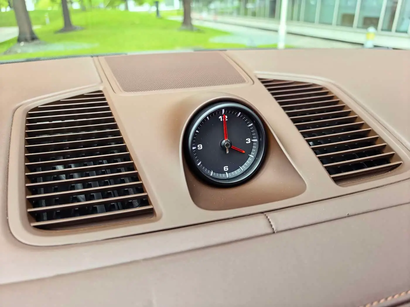 Porsche Cayenne 2023 — Photo 17/20