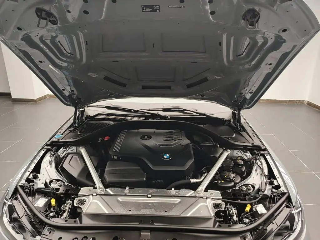 BMW 4 Series 2025 — Фото 14/15