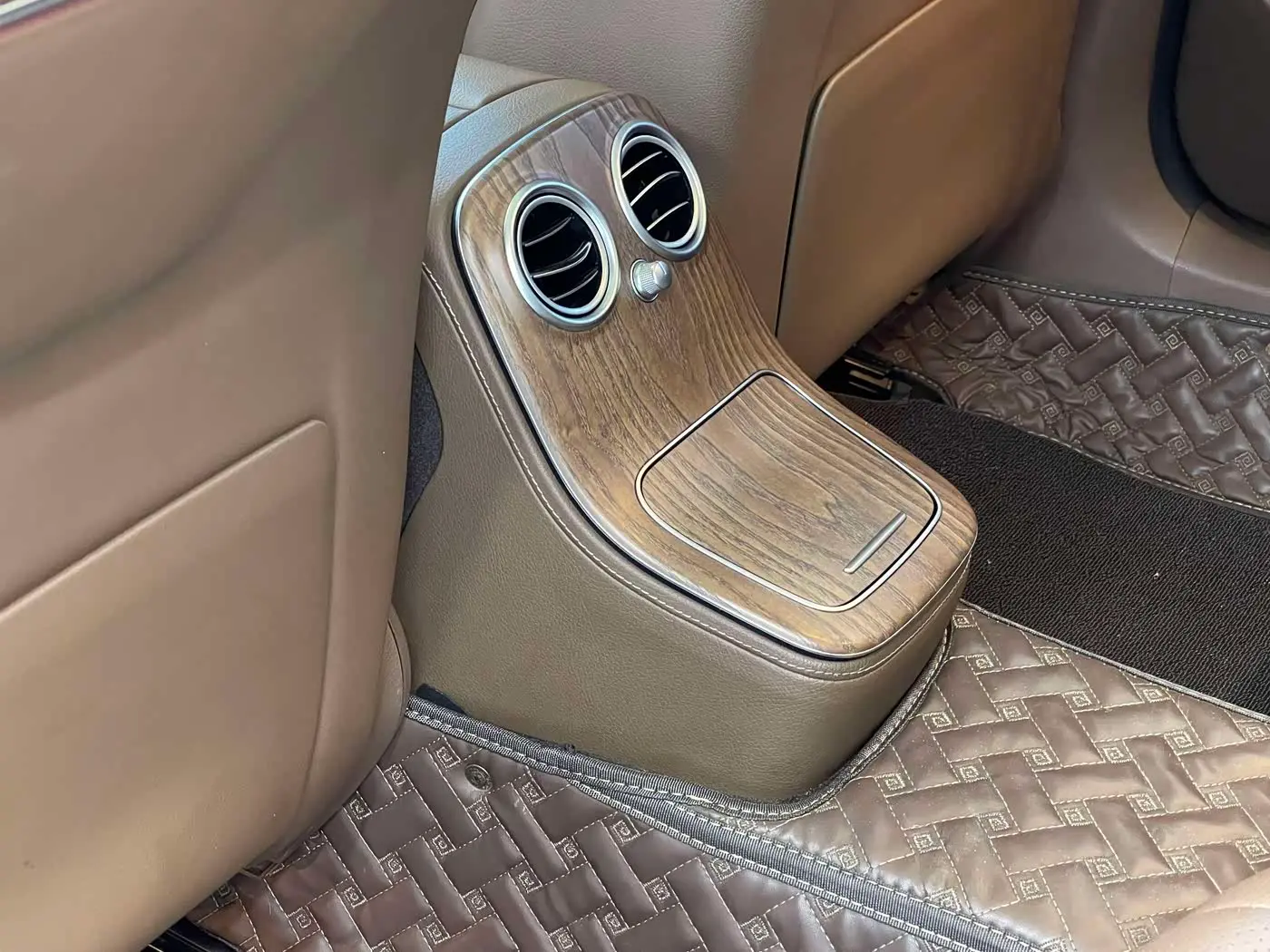 Mercedes-Benz E-Class 2023 — Şəkil 19/20