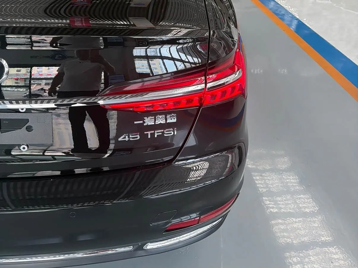 Audi A6L 2020 — Photo 11/20