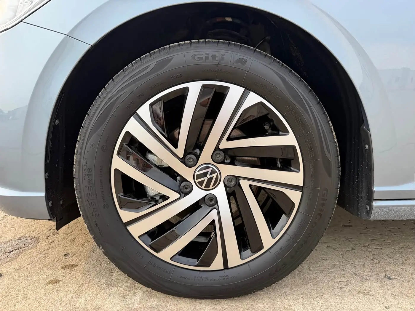 Volkswagen Lavida 2023 — Photo 15/17