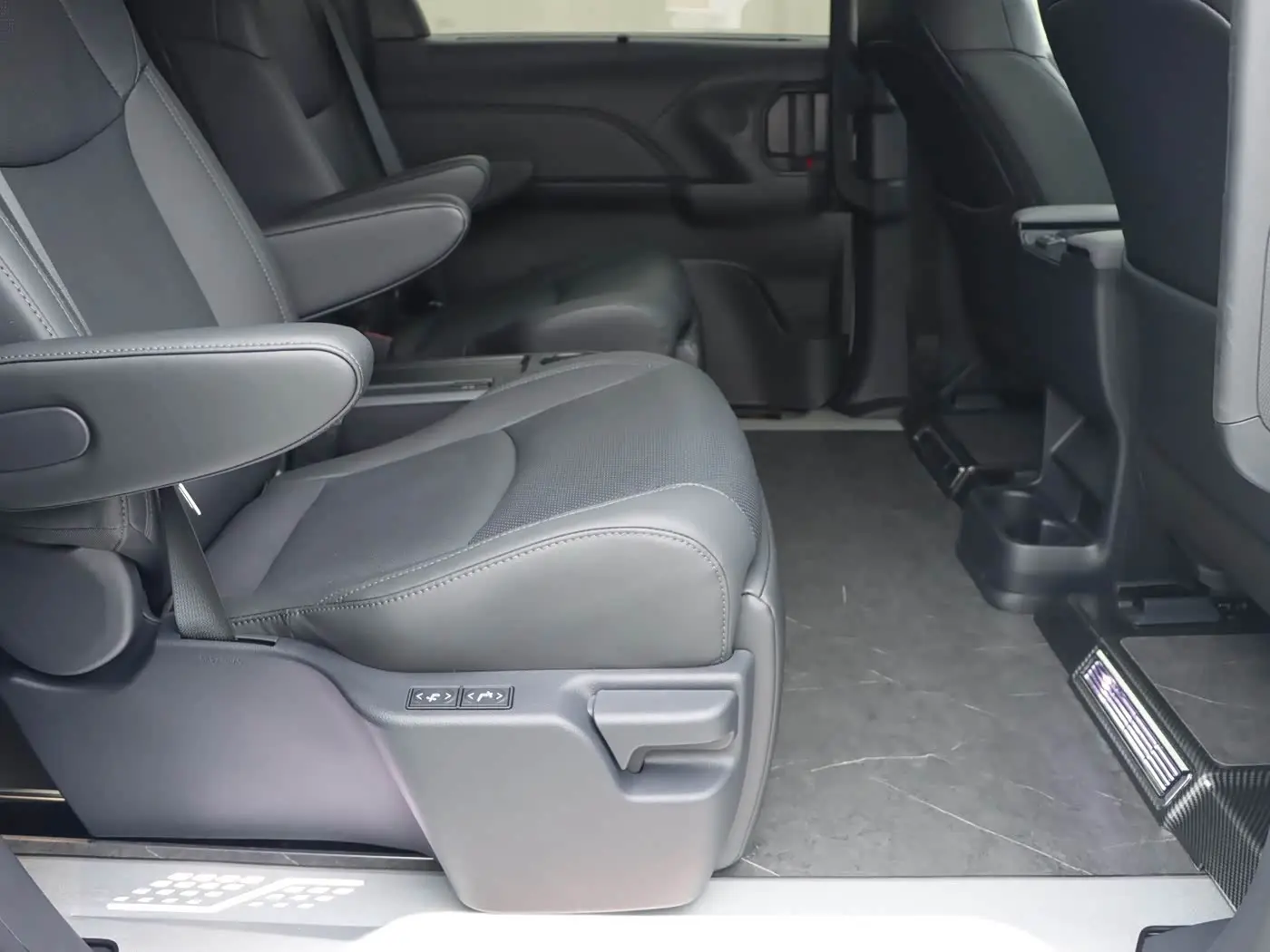 Toyota Sienna 2025 — Photo 12/20
