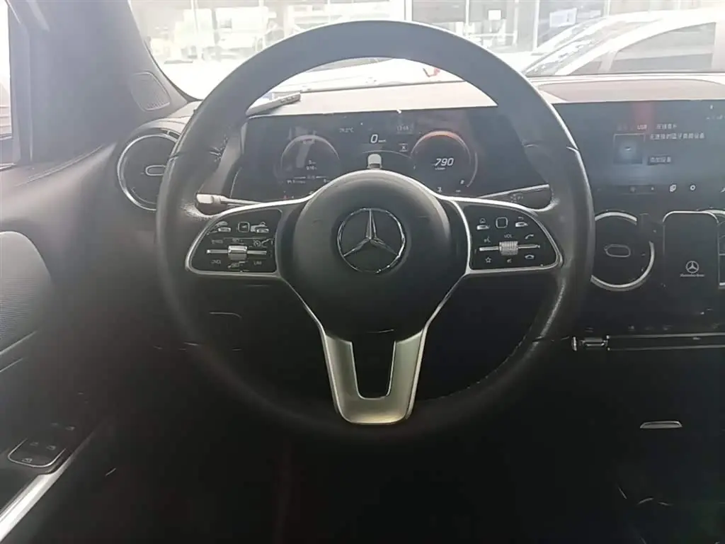 Mercedes-Benz GLB 2021 — Şəkil 11/20