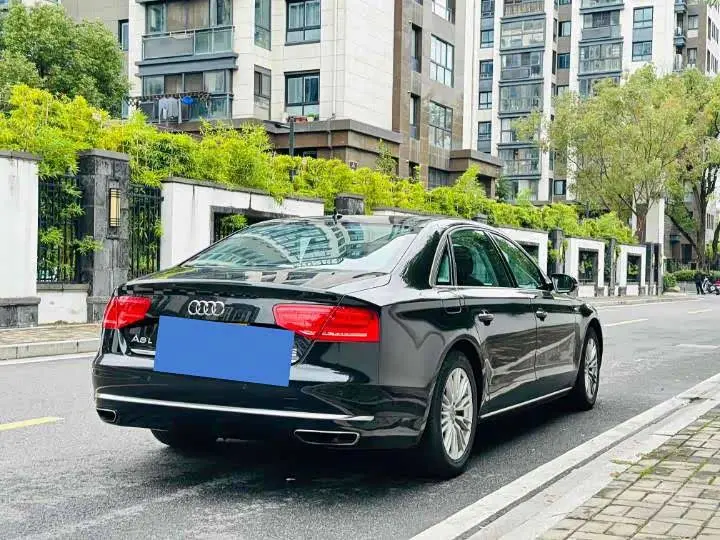 Audi A8 2013 — Photo 4/10