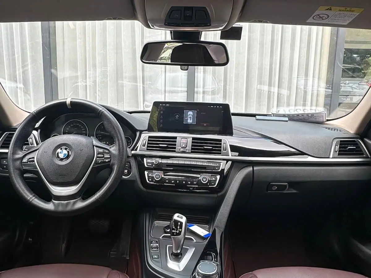 BMW 3 Series 2019 — Фото 6/13