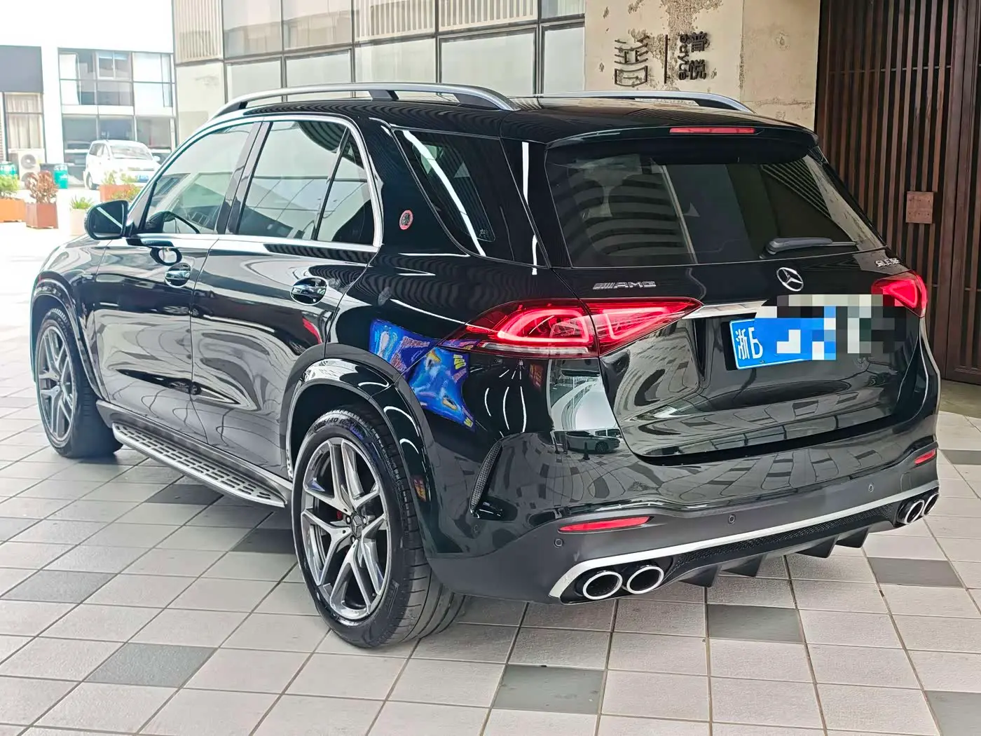 Mercedes-Benz GLE AMG 2023 — Photo 6/17