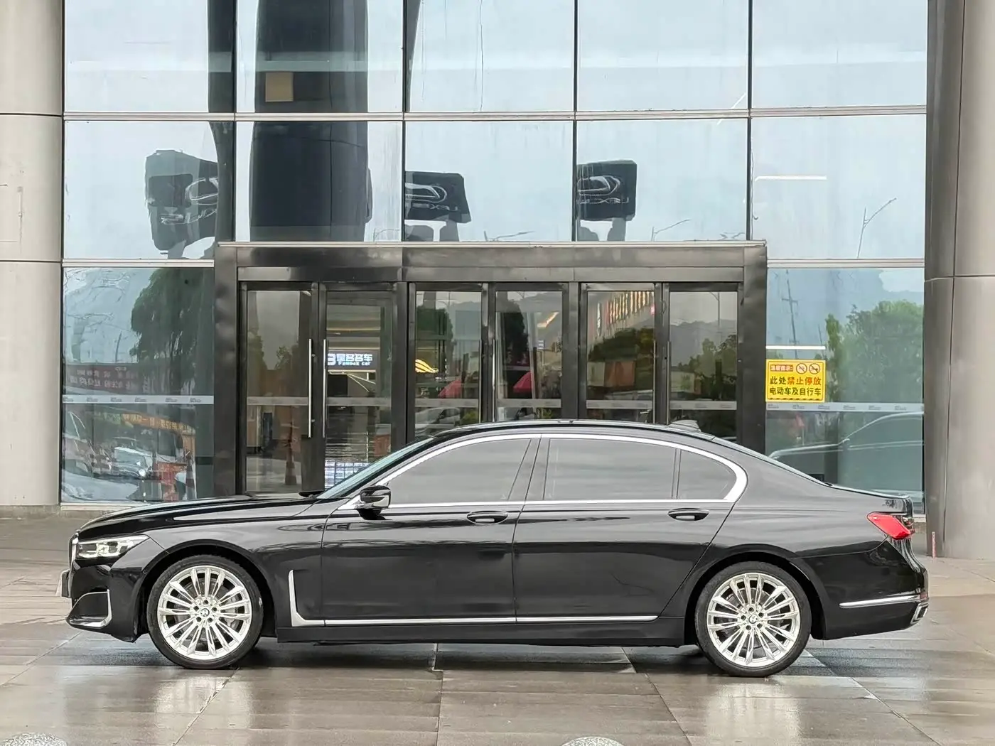 BMW 7 Series 2021 — Photo 3/20